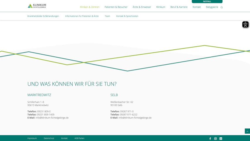 Website-Ansicht des Klinikums Fichtelgebirge mit Kontaktinformationen für Marktredwitz und Selb.